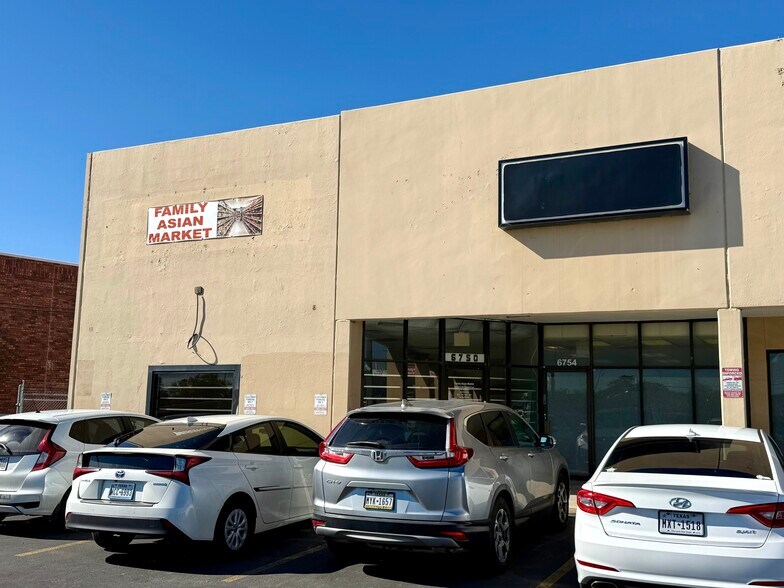 More Photos Of 6750-6772 Ingram Rd, San Antonio Storefront Retail Office For Lease