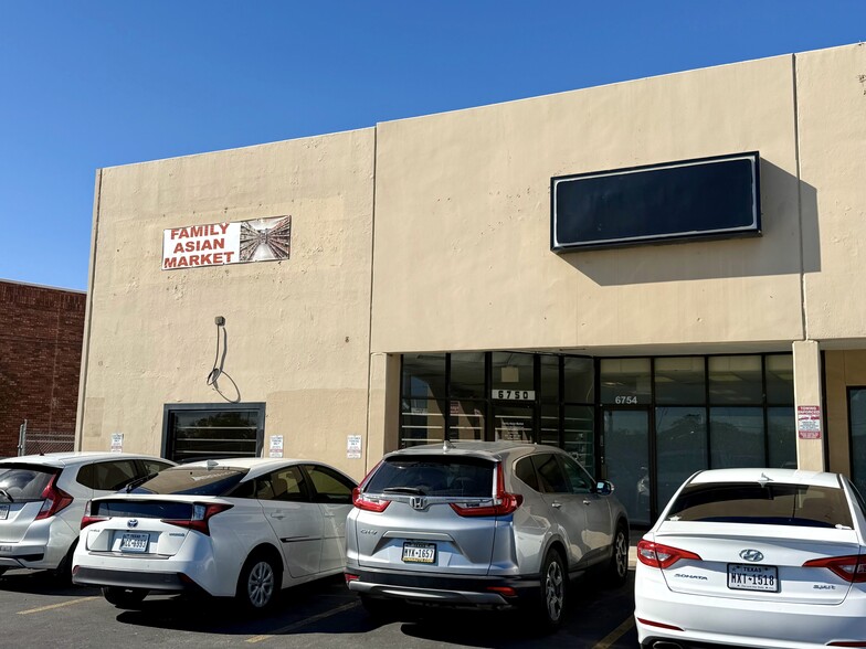 More Photos Of 6750-6772 Ingram Rd, San Antonio Storefront Retail Office For Lease