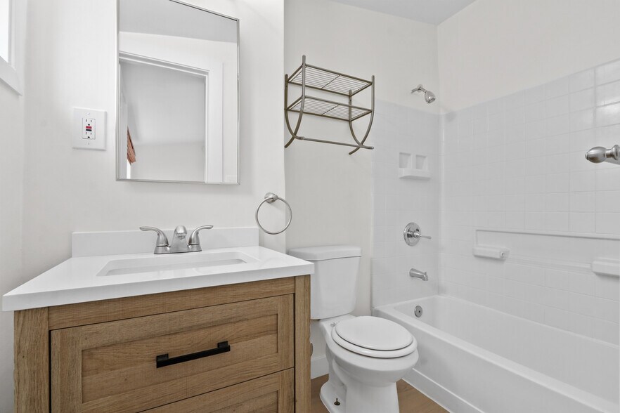 More Photos Of 609 W E St, Wilmington Apartments For Sale