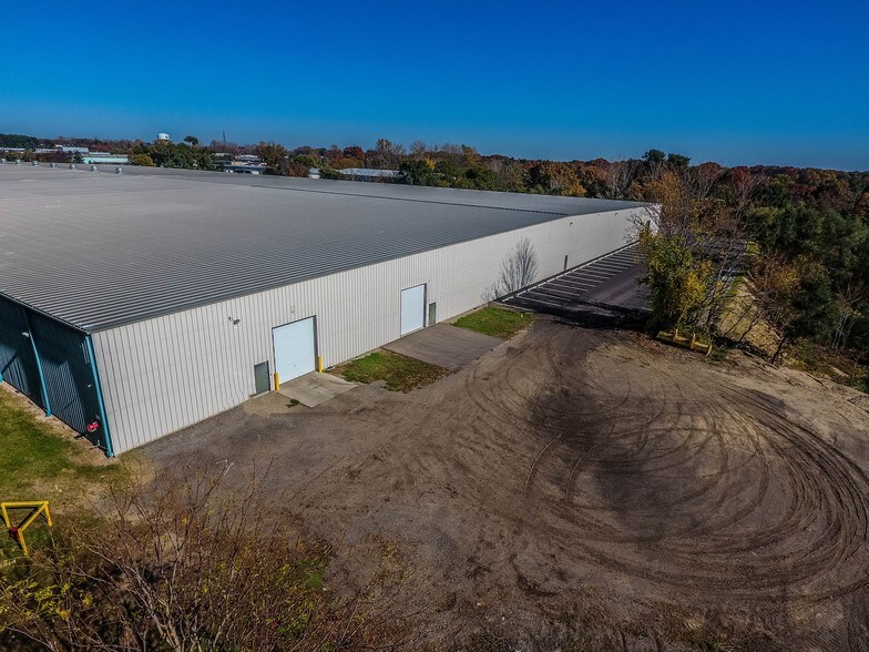 More Photos Of 2024 Hawthorne Ave, Saint Joseph Distribution For Lease