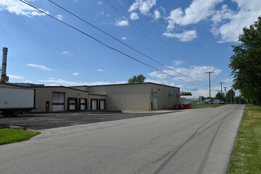 More Photos Of 1000 N Morton St, Portland Distribution For Sale