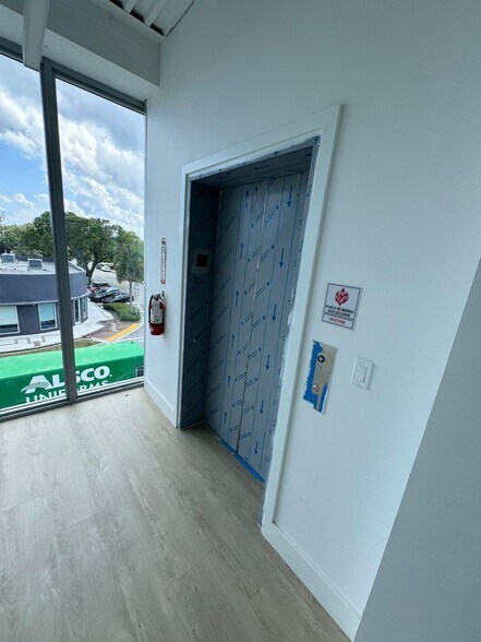 More Photos Of 645 NE 125th St, North Miami Loft Creative Space For Lease