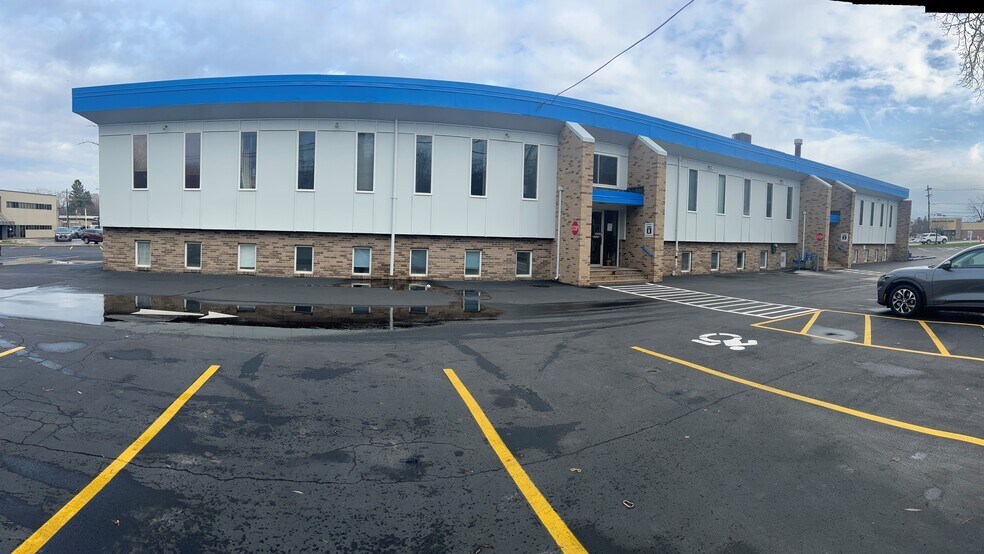 More Photos Of 2425 Clover St, Rochester Office For Lease