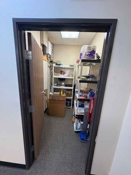 More Photos Of 42225 Remington Ave, Temecula Distribution For Sale