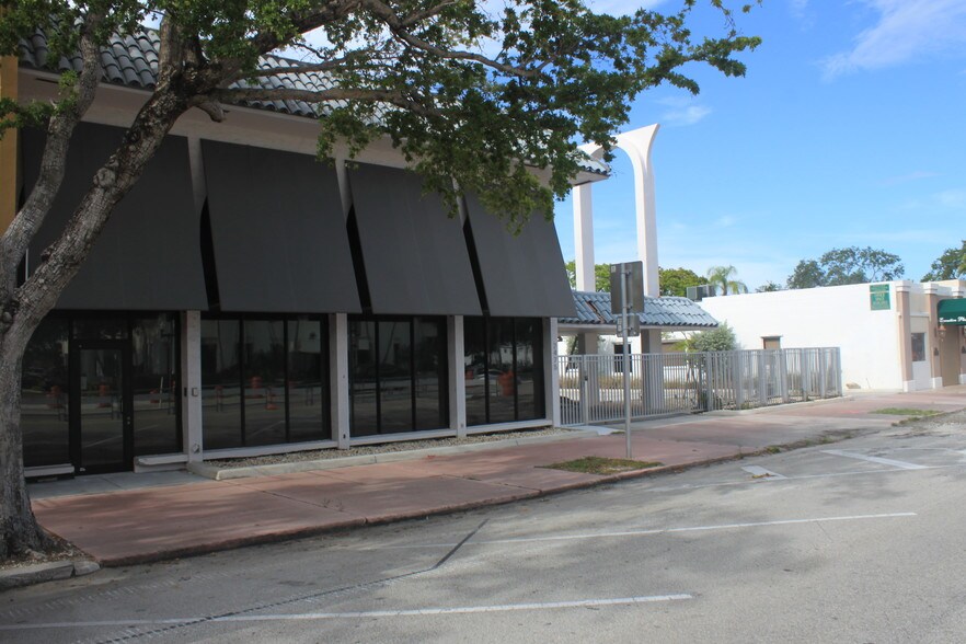 More Photos Of 2475 Hollywood Blvd, Hollywood Office For Lease