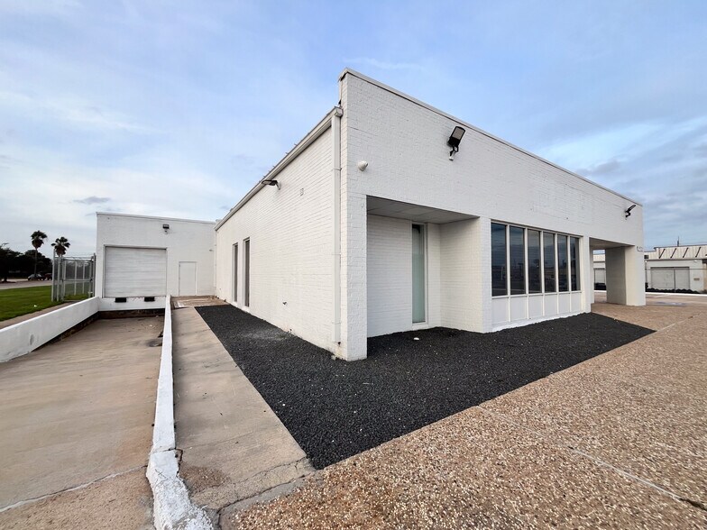 More Photos Of 16210 Clay Rd, Houston General Retail For Sale