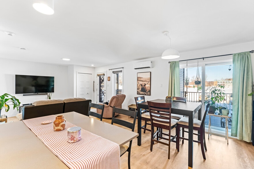 More Photos Of 365 Rue Adams E, Richmond Apartments For Sale