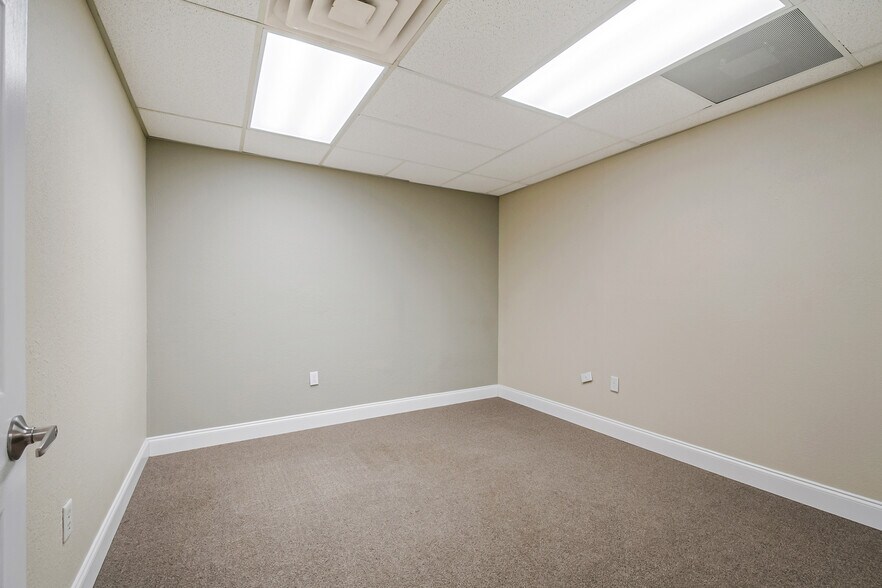 More Photos Of 440 Plumosa Ave, Casselberry Warehouse For Lease