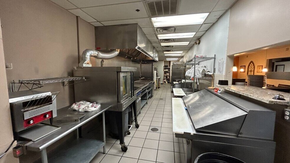 More Photos Of 16758 E Glenbrook Blvd, Fountain Hills Restaurant For Sale