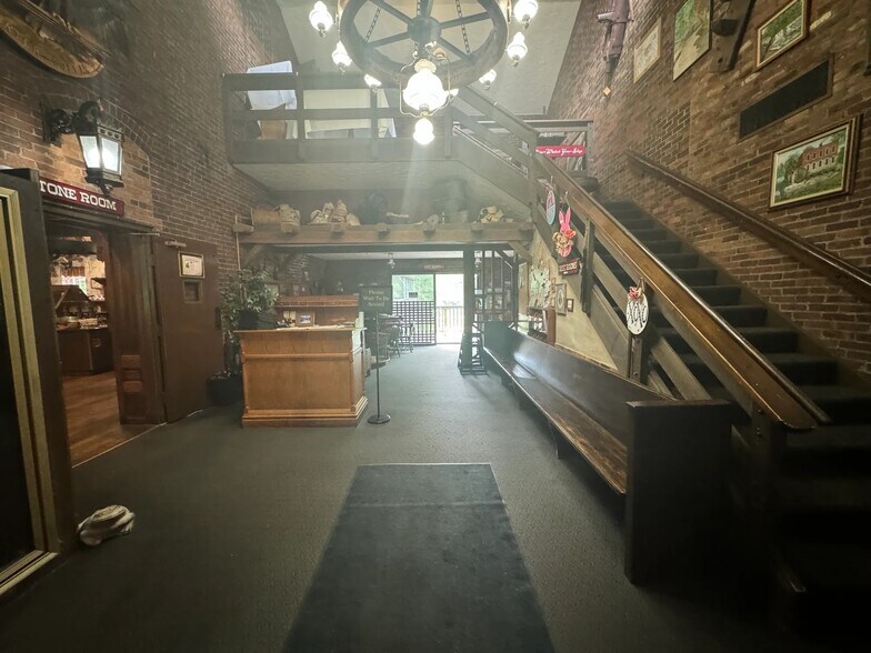 More Photos Of 255 Riverside Dr, Tiffin General Retail For Sale
