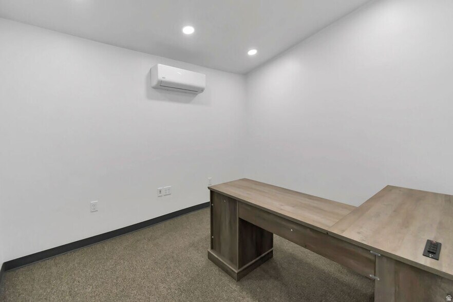 More Photos Of 46 S Center St, Elsinore Industrial For Sale