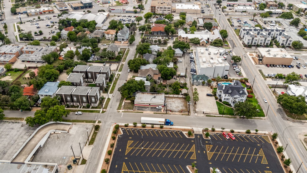 More Photos Of 201 W Poplar St, San Antonio Medical For Sale