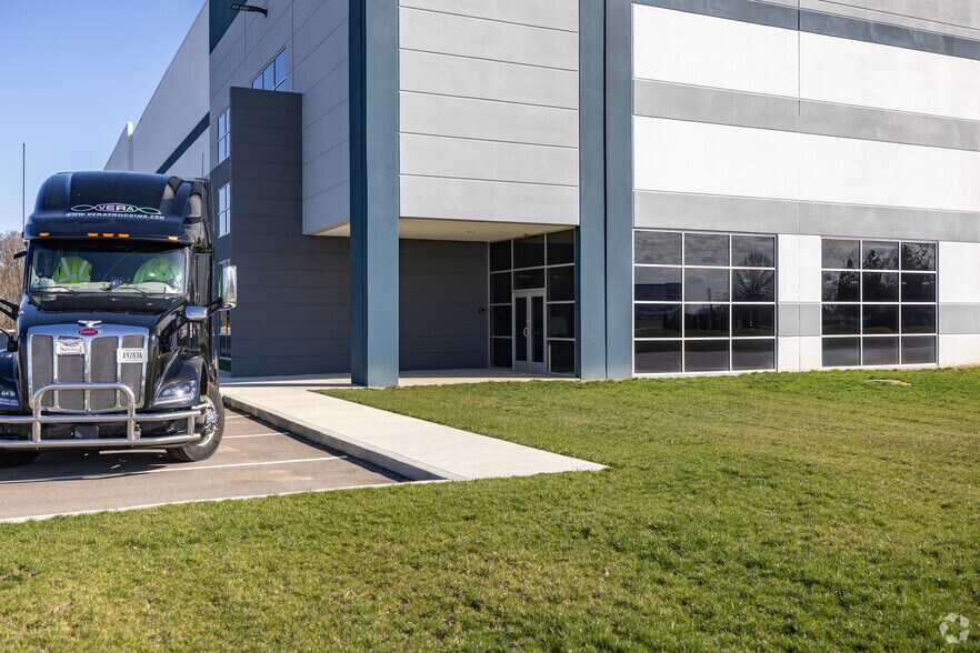 More Photos Of 1925 Union Airpark Blvd, Union Warehouse For Lease
