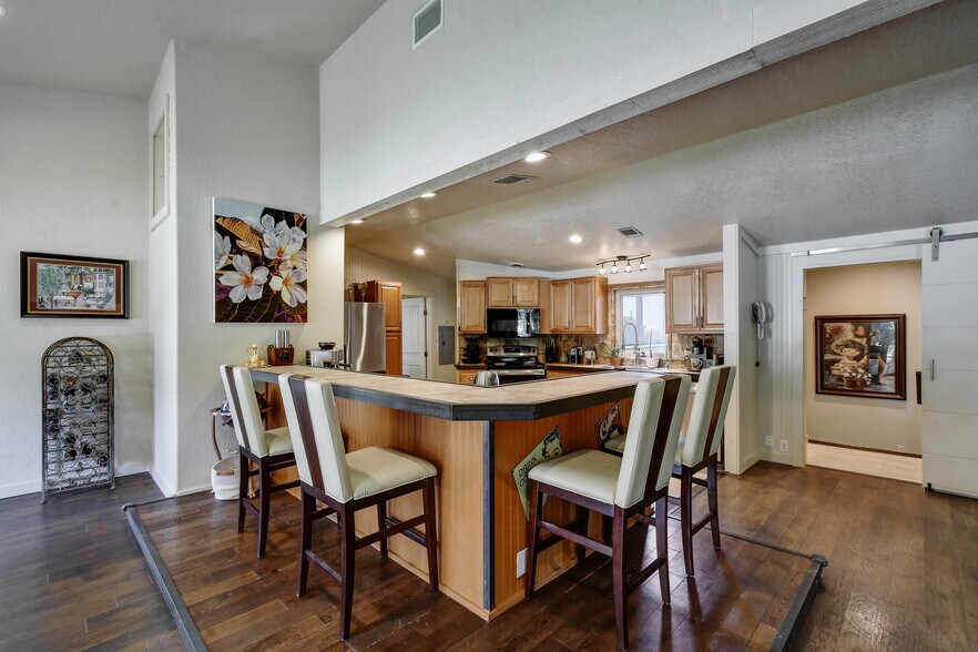 More Photos Of 1340 Hinch Dr, New Braunfels Apartments For Sale