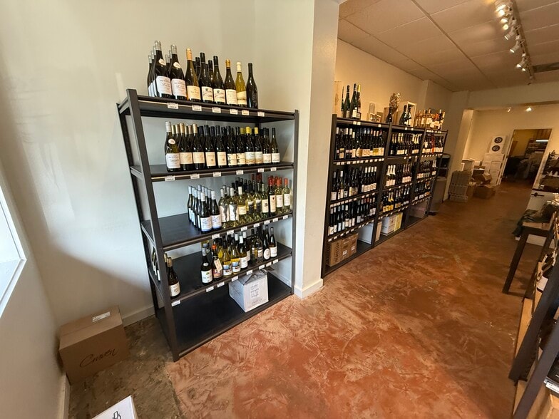 More Photos Of 1221 N Orange Ave, Orlando Storefront Retail Office For Lease