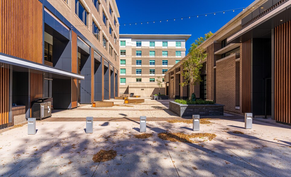 More Photos Of 101 W Ponce De Leon Ave, Decatur Unknown For Lease
