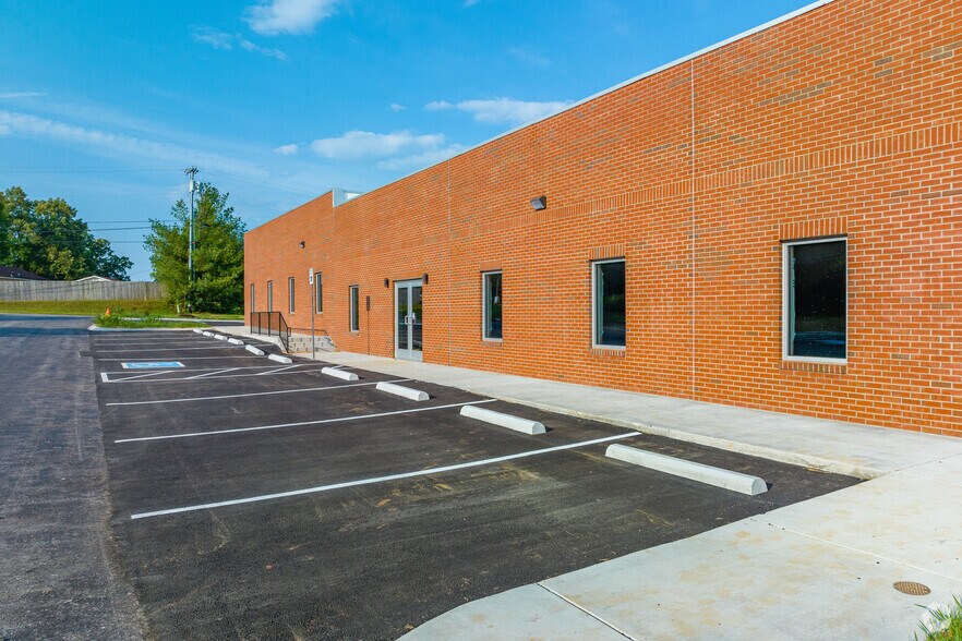More Photos Of 101 Otis Smith Dr, Clarksville Medical For Lease