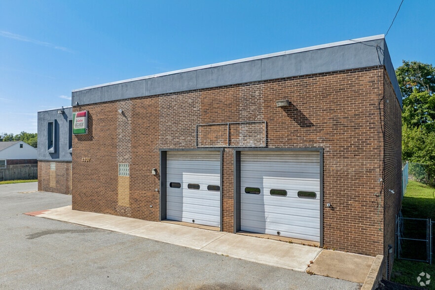 More Photos Of 2207 Saint James Church Rd, Wilmington Auto Repair For Lease