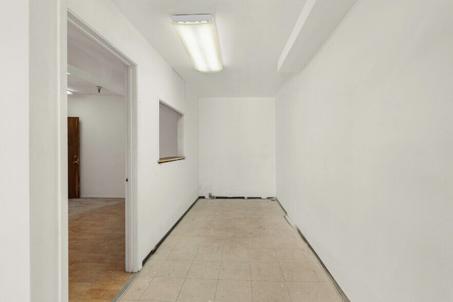 More Photos Of 900-910 Clement St, San Francisco Storefront Retail Office For Lease