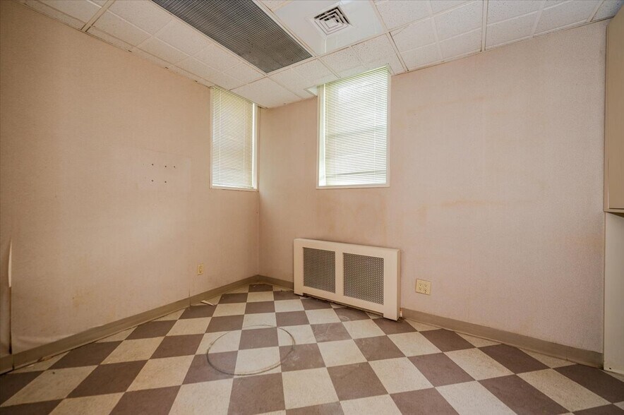 More Photos Of 195 N Village Ave, Rockville Centre Office For Sale