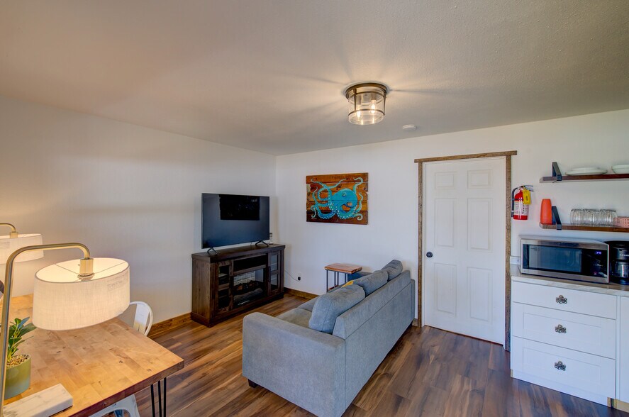 More Photos Of 601 Pacific Ave S, Long Beach Storefront Retail Residential For Sale