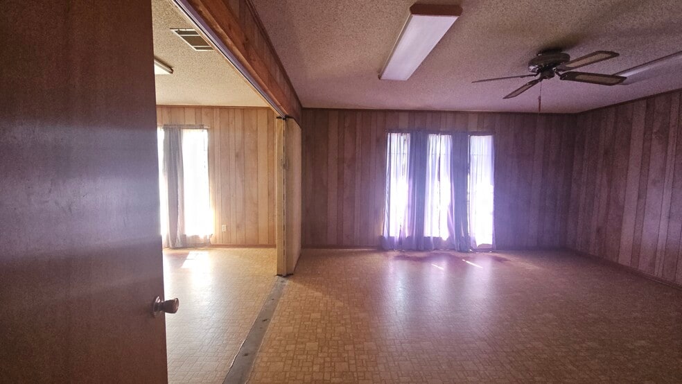 More Photos Of 1215 W Cedar Creek Pky, Seven Points Specialty For Sale