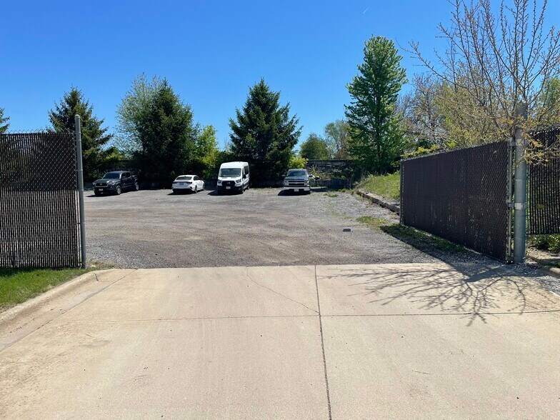 More Photos Of 747 Herra St, Elburn Light Manufacturing For Lease