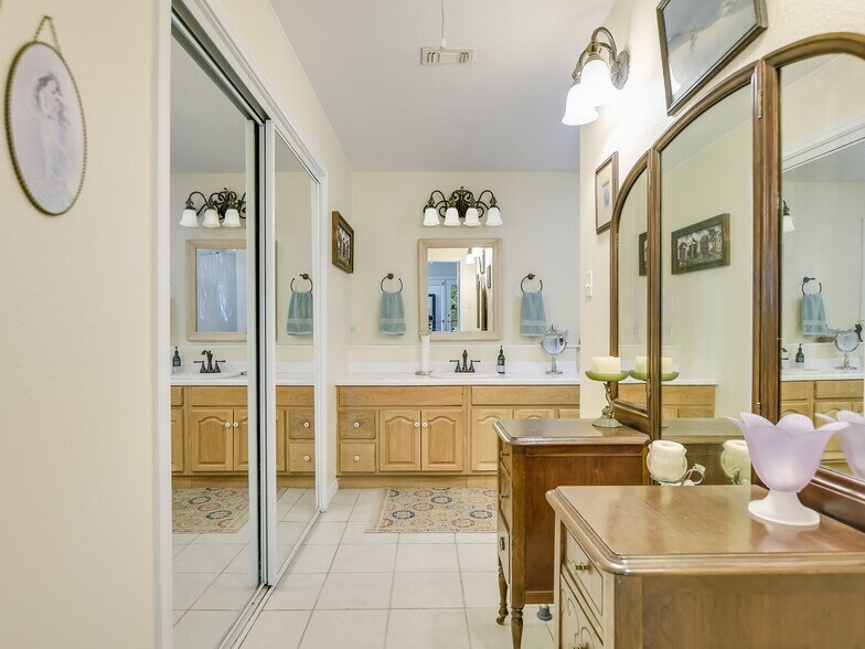 More Photos Of 4861 E Highway 199, Springtown Specialty For Sale