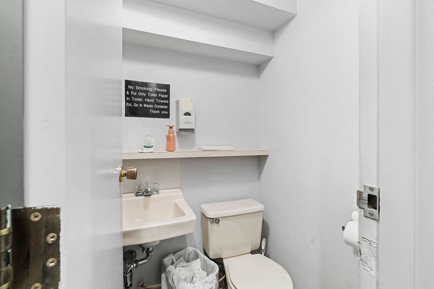 More Photos Of 1475 Hylan Blvd, Staten Island Freestanding For Sale