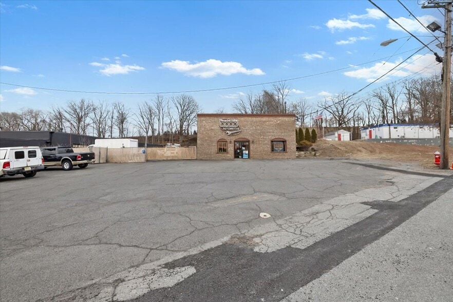 More Photos Of 263 US Highway 46, Saddle Brook Auto Repair For Sale