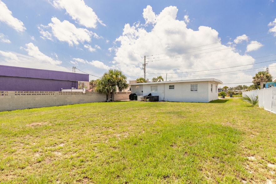 More Photos Of 133 Bridgeport Rd, Daytona Beach Shores Office For Sale