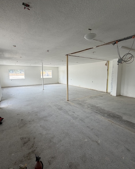 More Photos Of 1401 49th St S, Gulfport Storefront For Sale