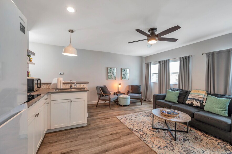 More Photos Of 465 Main St, Dunedin Storefront Retail Residential For Sale