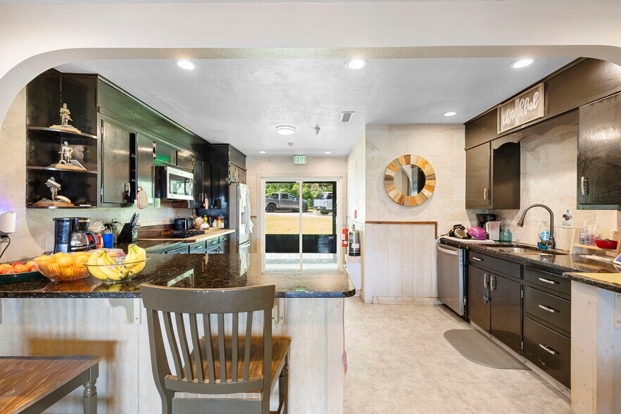 More Photos Of 579 Johnson Lake Rd, De Leon Springs Assisted Living For Sale