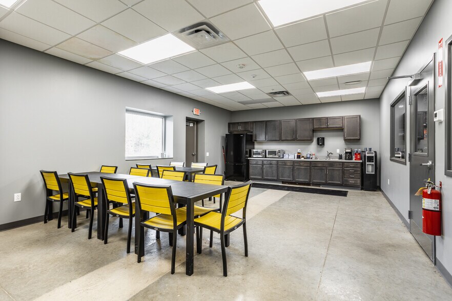 More Photos Of 6701 Nimtz Pky, South Bend Distribution For Sale