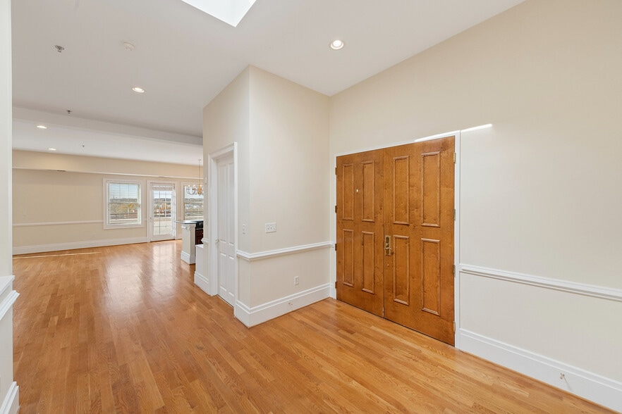 More Photos Of 2411 E Franklin St, Richmond Apartments For Lease