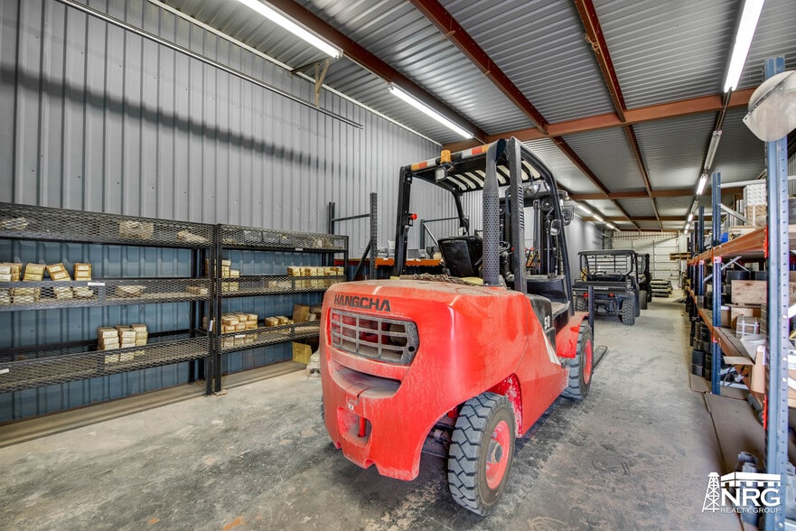 More Photos Of 1602 S Midkiff Rd, Midland Warehouse For Lease