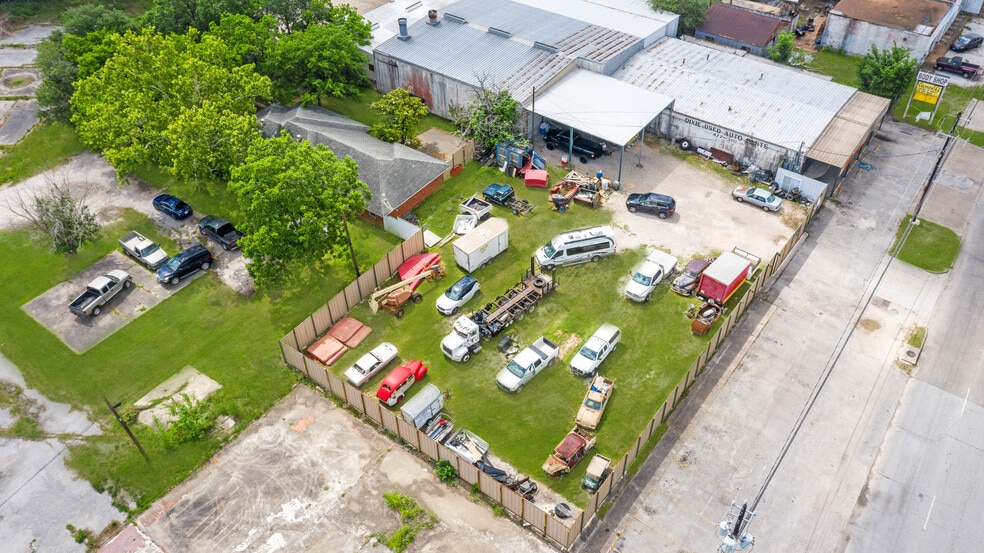 More Photos Of 1603 Shaver St, Pasadena Warehouse For Sale