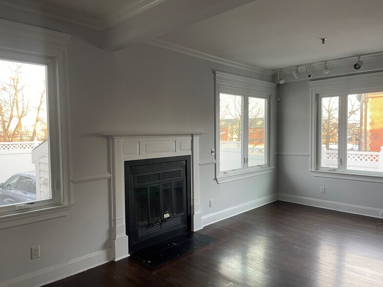 More Photos Of 17 Hilliard Ave, Edgewater Storefront Retail Residential For Lease