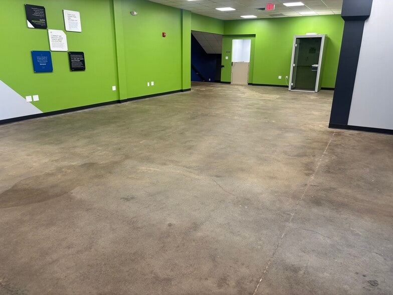 More Photos Of 360 Highland Rd E, Macedonia Office For Sale