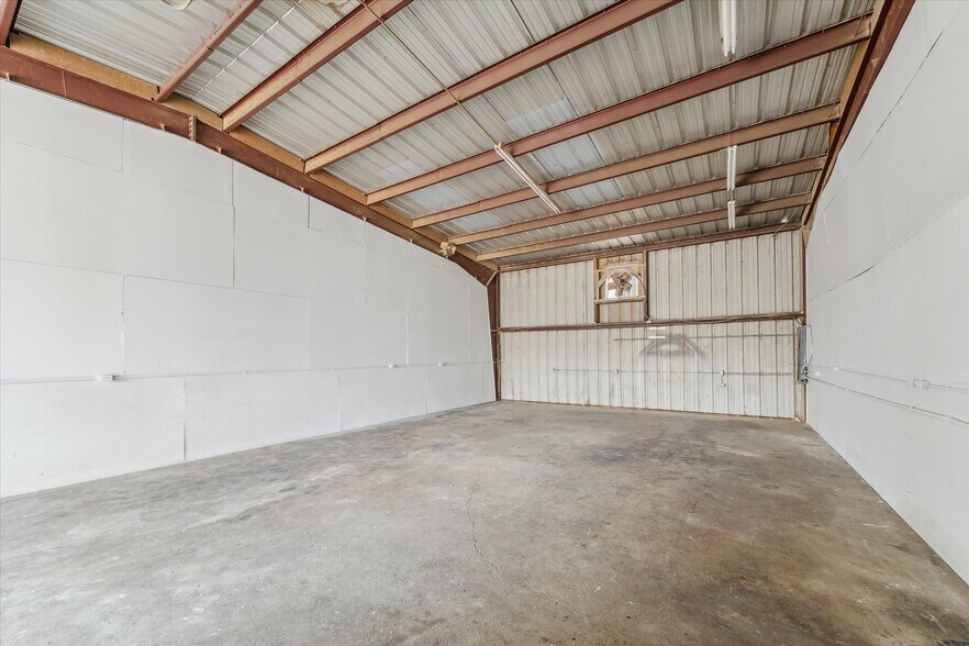 More Photos Of 10205 Market St, Jacinto City Unknown For Lease