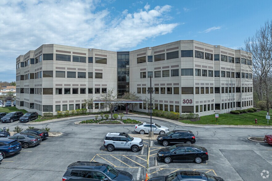 Primary Photo Of 300 & 303 E Army Trail Road, Bloomingdale Medical For Lease