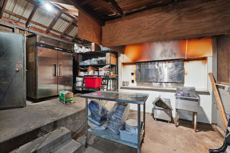 More Photos Of 100 Covered Bridge Rd, Euharlee Restaurant For Sale