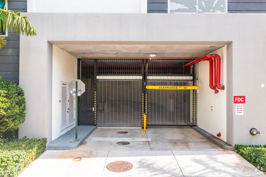 More Photos Of 321 NE 26th St, Miami Office For Lease