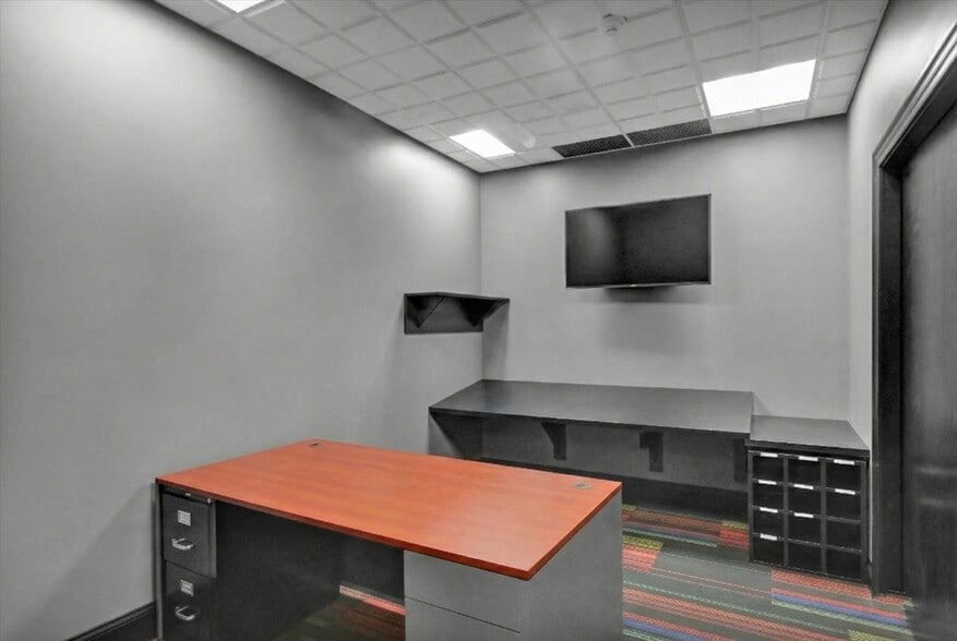 More Photos Of 426 Warren St, Reading Office For Sale