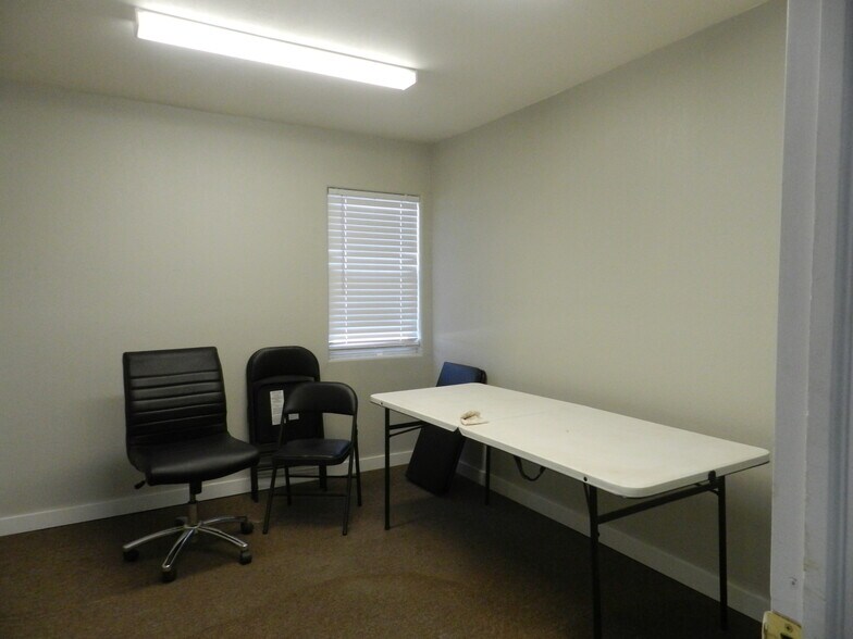 More Photos Of 445 Kristen Ct, Montrose Warehouse For Sale