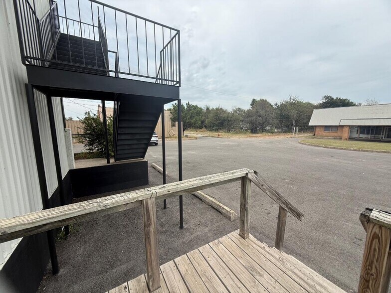 More Photos Of 1315 24th Ave SW, Norman Office For Lease