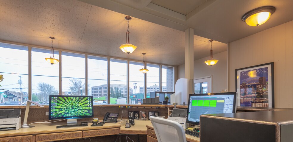 More Photos Of 12850 SW Canyon Rd, Beaverton Medical For Lease