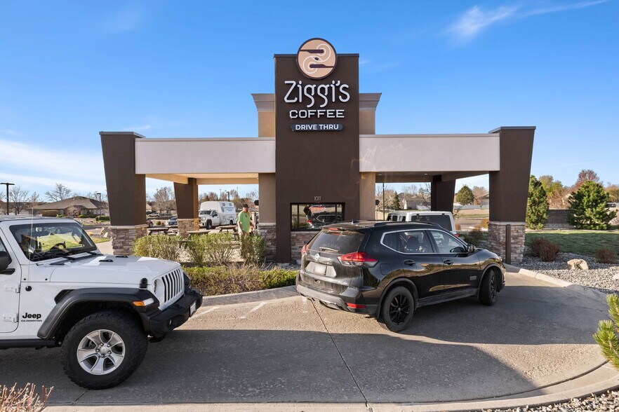 More Photos Of 1011 Mountain Ave, Berthoud Freestanding For Sale