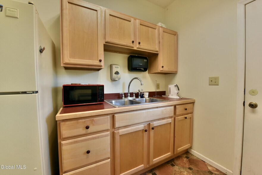 More Photos Of 410 Ridge Rd, Broadalbin Freestanding For Sale